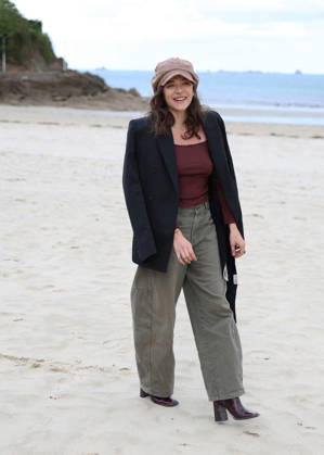 Zoe Adjani on the beach during the 37th Dinard British and Irish Film Festival in Dinard, France, on October 8, 2026. Denis Guignebourg, Bestimage. 37th Dinard British and Irish Film Festival on October 8, 2026, in Dinard, France. Dinard, France Copyright: xDenisxGuignebourgx xBestimagexDenisxGuignebourgx xBestimagex