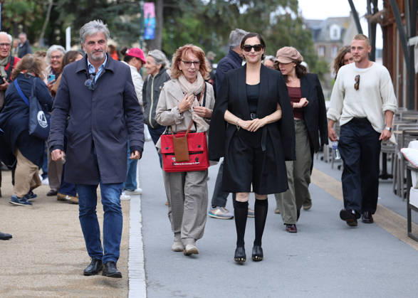 Amira Casar at the unveiling of her beach cabana during the 37th Dinard British and Irish Film Festival, France, on October 8, 2026. Denis Guignebourg, Bestimage. 37th Dinard British Irish Film Festival on October 8, 2026, in Dinard, France. Dinard, France Copyright: xDenisxGuignebourgx xBestimagexDenisxGuignebourgx xBestimagex