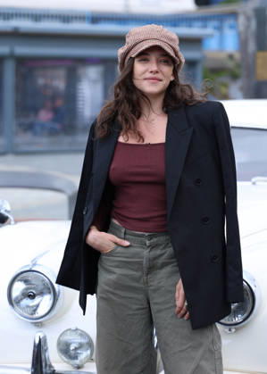 Zoe Adjani at the unveiling of Amira Casar’s beach hut on Dinard Beach during the 37th edition of the Dinard British and Irish Film Festival, France, on October 8, 2026. Denis Guignebourg, Bestimage. 37th Dinard British Irish Film Festival on October 8, 2026, in Dinard, France. Dinard, France Copyright: xDenisxGuignebourgx xBestimagexDenisxGuignebourgx xBestimagex
