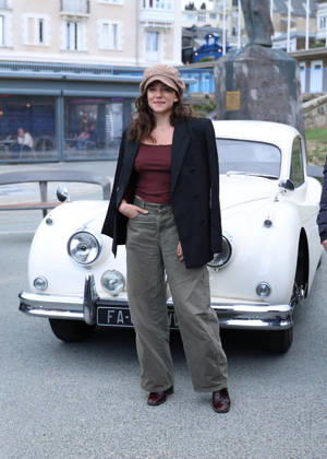 Zoe Adjani at the unveiling of Amira Casar’s beach hut on Dinard Beach during the 37th edition of the Dinard British and Irish Film Festival, France, on October 8, 2026. Denis Guignebourg, Bestimage. 37th Dinard British Irish Film Festival on October 8, 2026, in Dinard, France. Dinard, France Copyright: xDenisxGuignebourgx xBestimagexDenisxGuignebourgx xBestimagex