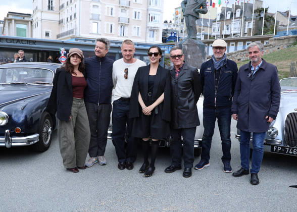 Ben Hardy, Zoe Adjani, Stephen Wooley, Amira Casar, and Thibault de Montalembert at the unveiling of Amira Casar’s beach hut on Dinard Beach during the 37th Dinard British and Irish Film Festival, France, on October 8, 2026. Denis Guignebourg, Bestimage. 37th Dinard British Irish Film Festival on October 8, 2026, in Dinard, France. Dinard, France  Copyright: xDenisxGuignebourgx xBestimagexDenisxGuignebourgx xBestimagex