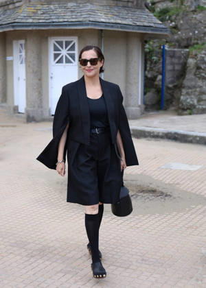 Amira Casar at the unveiling of her beach cabana during the 37th Dinard British and Irish Film Festival, France, on October 8, 2026. Denis Guignebourg, Bestimage. 37th Dinard British Irish Film Festival on October 8, 2026, in Dinard, France. Dinard, France Copyright: xDenisxGuignebourgx xBestimagexDenisxGuignebourgx xBestimagex