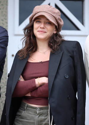 Zoe Adjani at the unveiling of Amira Casar’s beach hut on Dinard Beach during the 37th Dinard British and Irish Film Festival, France, on October 8, 2026. Denis Guignebourg, Bestimage. 37th Dinard British Irish Film Festival on October 8, 2026, in Dinard, France. Dinard, France Copyright: xDenisxGuignebourgx xBestimagexDenisxGuignebourgx xBestimagex