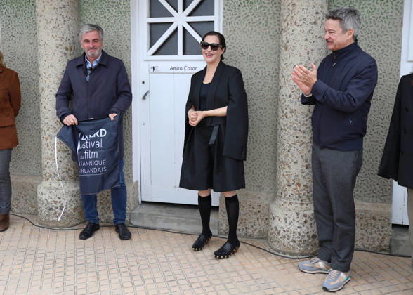 Amira Casar at the unveiling of her beach cabana during the 37th Dinard British and Irish Film Festival, France, on October 8, 2026. Denis Guignebourg, Bestimage. 37th Dinard British Irish Film Festival on October 8, 2026, in Dinard, France. Dinard, France Copyright: xDenisxGuignebourgx xBestimagexDenisxGuignebourgx xBestimagex