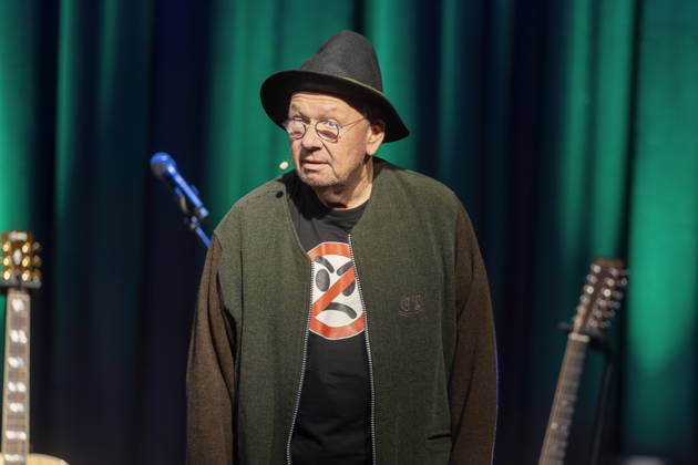 Bernd Stelter, born April 19, 1961. The German carnival performer, comedian, actor, writer, and musician performs live at the Börse in Coswig, Saxony, with his show *Don t Get Upset—It Just Gives You Wrinkles*.