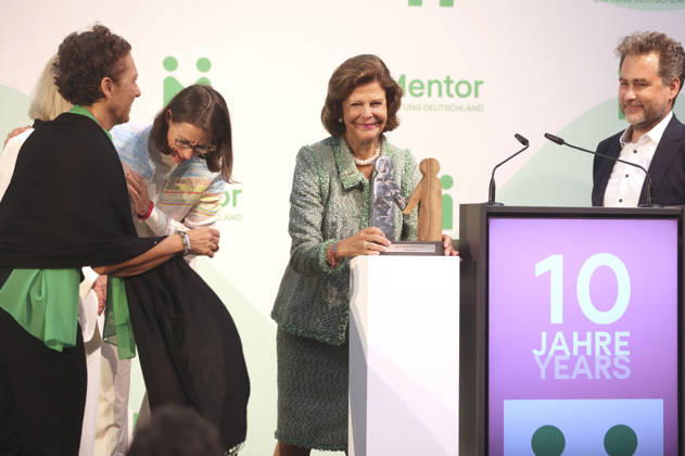 Sybille Perez, Monika Brandt, Countess Bettina Bernadotte, Queen Silvia of Sweden, and Moritz Ritter at the Mentor Future Prize award ceremony during the Mentor Foundation’s anniversary celebration on Mainau Island, Mainau, October 8, 2026 Foto:xAgenturxWehnertx xGränzdörferx xFuturexImagex silvia_6025