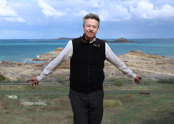 Thibault de Montalembert poses at the Emeria Hotel during the 37th Dinard British and Irish Film Festival, France, on October 8, 2026. Denis Guignebourg, Bestimage. 37th Dinard British Irish Film Festival on October 8, 2026, in Dinard, France. Dinard, France Copyright: xDenisxGuignebourgx xBestimagexDenisxGuignebourgx xBestimagex