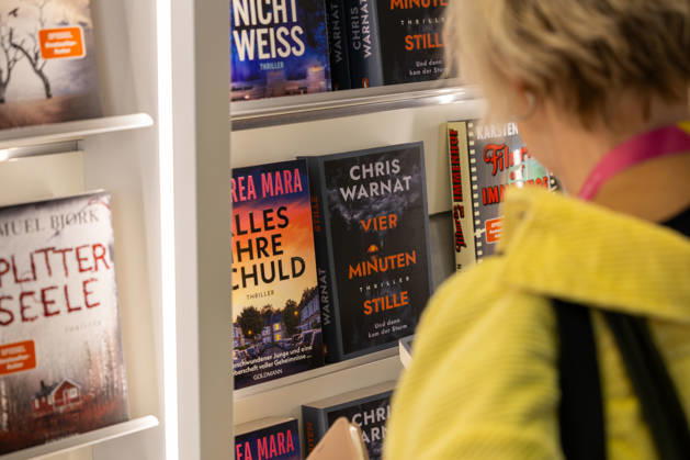 Frankfurt Book Fair 2026, August 10, 2026: A visitor looks at the books on display at a publisher’s booth at the Frankfurt Book Fair 2026. Books and visitors at the Fra