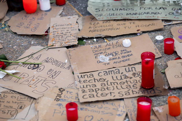 Protesters at Sol Square Stand by Their Demands for Affordable Housing Flowers and candles in tribute to Maricarmen Abascal during the housing protest at Puerta del Sol on October 8, 2026, in Madrid, Spain. The encampment at Sol has spilled over into the square, and the protesters are maintaining their demands against evictions and exorbitant rents. The Official State Gazette (BOE) published yesterday, October 7, the new version of the housing and rent decrees that the Council of Ministers had approved the previous day OCTOBER 8, 2026, Madrid, Spain Copyright: xEduardoxParrax 7829172