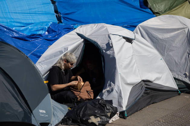 Protesters at Sol Square Stand by Their Demands for Housing A person at the housing protest camp in Puerta del Sol on October 8, 2026, in Madrid, Spain. The encampment at Sol has spilled over into the square, and the protesters are maintaining their demands against evictions and exorbitant rents. The Official State Gazette (BOE) published yesterday, October 7, the new version of the housing and rent decrees that the Council of Ministers approved the previous day OCTOBER 8, 2026, Madrid, Spain Copyright: xEduardoxParrax 7829177