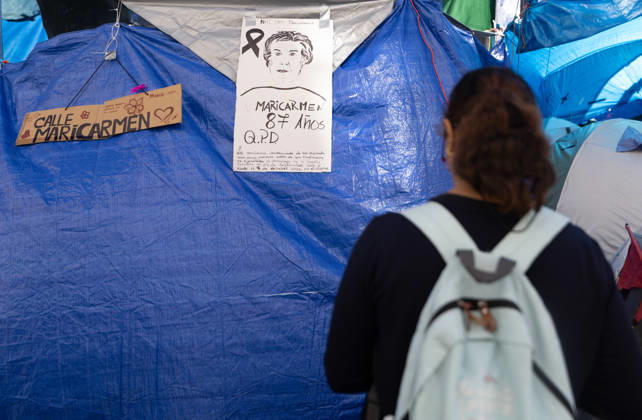 Protesters at Sol Square Stand by Their Demands for Housing A person at the housing protest camp in Puerta del Sol on October 8, 2026, in Madrid, Spain. The encampment at Sol has spilled over into the square, and the protesters are maintaining their demands against evictions and exorbitant rents. The Official State Gazette (BOE) published yesterday, October 7, the new version of the housing and rent decrees that the Council of Ministers approved the previous day OCTOBER 8, 2026, Madrid, Spain Copyright: xEduardoxParrax 7829178
