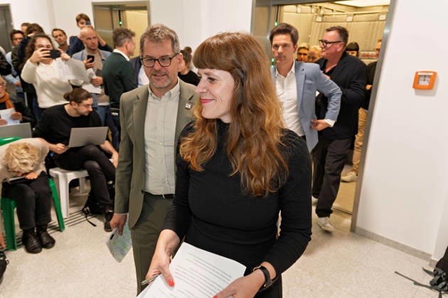 Berlin, October 8, 2026 Kerstin Wolter Ehling (The Left), in front; Werner Graf (Alliance 90 The Greens), left; and Steffen Krach (SPD), in back, walk past waiting journalists after concluding preliminary talks with The Left Berlin, Alliance 90 The Greens Berlin, and SPD Berlin, walk past waiting journalists to deliver a joint press statement in