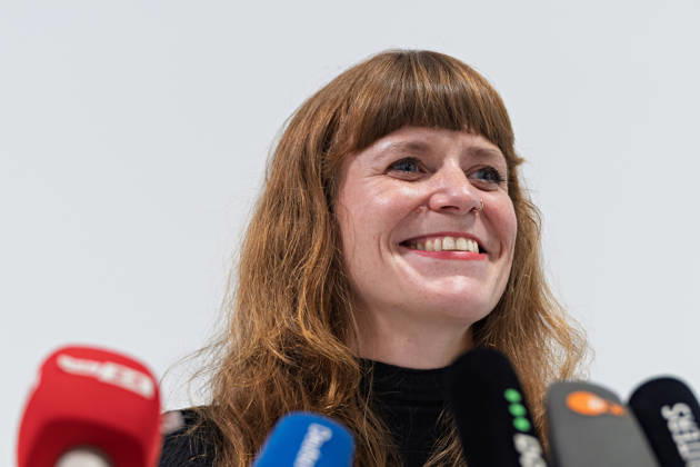 Berlin, October 8, 2026 Kerstin Wolter Ehling Members of Die Linke laugh during a joint press statement by Die Linke Berlin, Alliance 90 The Greens Berlin, and the SPD Berlin following the conclusion of preliminary talks in the foyer of the Haus der Statistik, behind the media microphones. Press statement by Die Linke, the Greens, and the SPD in Berlin