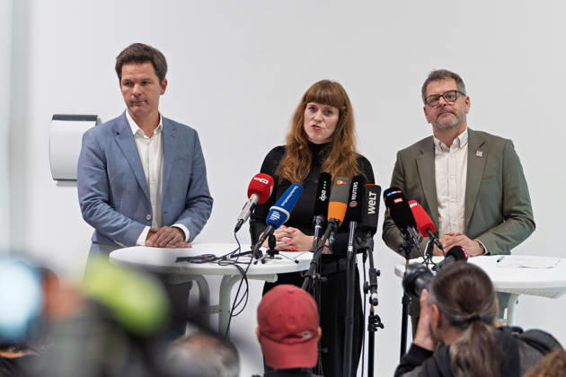 Berlin, October 8, 2026 Kerstin Wolter Ehling, The Left, M speaks alongside Steffen Krach (SPD, left) and Werner Graf (Alliance 90 The Greens, right) to media representatives following the conclusion of preliminary talks between their parties in the foyer of the Haus der Statistik. Press statement by The Left, The Greens, and the SPD in Berlin