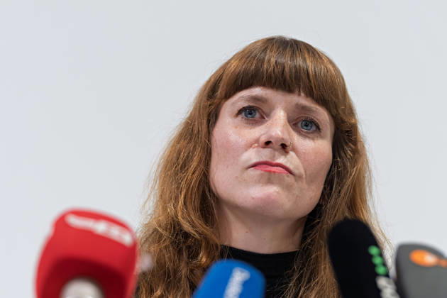 Berlin, October 8, 2026 Kerstin Wolter Ehling A member of Die Linke listens during a joint press conference held by Die Linke Berlin, Alliance 90 The Greens Berlin, and the SPD Berlin following the conclusion of preliminary talks in the foyer of the Haus der Statistik regarding a press statement by Die Linke, the Greens, and the SPD in Berlin