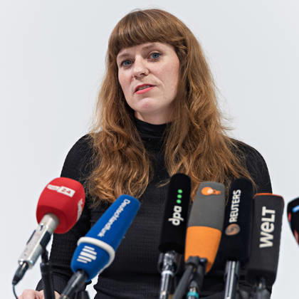 Berlin, October 8, 2026 Kerstin Wolter Ehling of Die Linke speaks during a joint press statement by Die Linke Berlin, Alliance 90 The Greens Berlin, and the SPD Berlin in the foyer of the Haus der Statistik following the conclusion of preliminary talks, speaking into the media’s microphones. Joint press statement by The Left, The Greens, and the SPD in Berlin