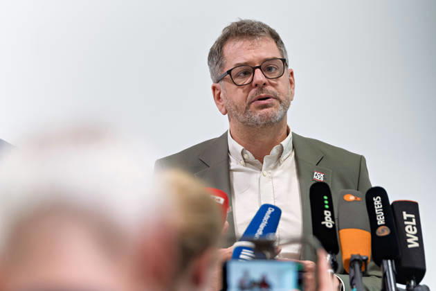 Berlin, October 8, 2026—Werner Graf of Alliance 90 The Greens speaks during a joint press statement by The Left Berlin, Alliance 90 The Greens Berlin, and the SPD Berlin following the conclusion of preliminary talks in the foyer of the Haus der Statistik; media representatives are in the foreground. Press statement by Die Linke, the Greens, and the SPD in Berlin