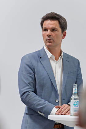 Berlin, October 8, 2026: Steffen Krach of the SPD stands at a bar table during a joint press conference held by Die Linke Berlin, Alliance 90 The Greens Berlin, and the SPD Berlin in the foyer of the Haus der Statistik following the conclusion of preliminary talks. Press conference by Die Linke, the Greens, and the SPD in Berlin