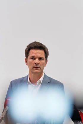 Berlin, October 8, 2026: Steffen Krach of the SPD speaks during a joint press conference held by Die Linke Berlin, Alliance 90 The Greens Berlin, and the SPD Berlin following the conclusion of preliminary talks in the foyer of the Haus der Statistik, standing behind the media microphones. Press conference by Die Linke, the Greens, and the SPD in Berlin