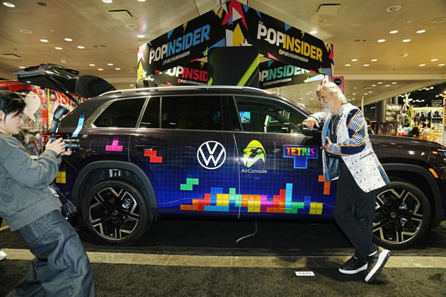 October 8, 2026, New York, New York, USA: Video game designer and Tetris co-founder HENK ROGERS at 2026 New York Comic Con at the Javits Center on October 8, 2026 in New York. HENK ROGERS is on had to welcome the next evolution of Tetris as it moves into the dashboard of a 2027 Volkswagen Atlas. Volkswagen is bringing Tetris to its vehicles through AirConsole, an in car gaming platform that turns the vehicle s infotainment screen into a gaming display, with smartphones serving as the controllers. The games are designed to be played while the vehicle is parked, creating a new kind of entertainment experience inside the car. New York USA - ZUMAb148 20261008_zap_b148_015 Copyright: xBryanxSmithx