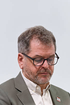 Berlin, October 8, 2026: Werner Graf of Alliance 90 The Greens looks down during a joint press statement by The Left Berlin, Alliance 90 The Greens Berlin, and the SPD Berlin following the conclusion of preliminary talks in the foyer of the Haus der Statistik. Press statement by The Left, The Greens, and the SPD in Berlin