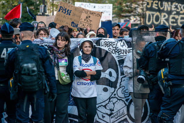 Student Protest - Paris Hundreds of high school students occupy Place de la Bastille in Paris, France on October 8, 2026, following the success of the October 6 protest, calling to continue and amplify the movement. Photo by ABACAPRESS.COM Paris France Copyright: xPrezatxDenis ABACAx