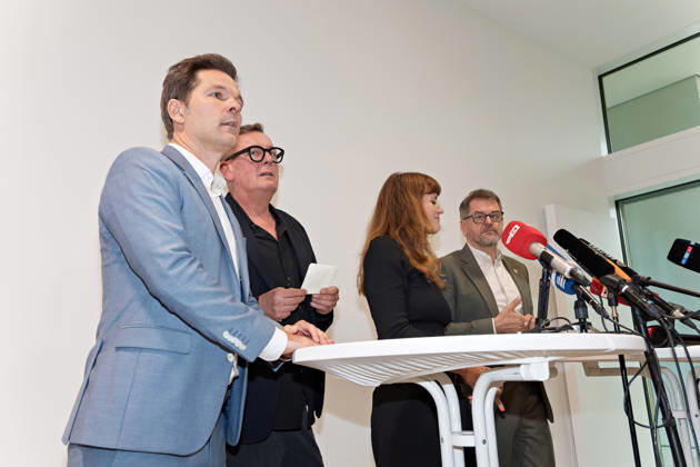 Berlin, October 8, 2026 Steffen Krach (SPD, left), Kerstin Wolter Ehling (Die Linke, second from the right, and Werner Graf, Alliance ’90 The Greens, on the right, stand at the microphones in the foyer of the Haus der Statistik at the start of their joint press statement following the conclusion of their parties’ preliminary talks Press statement by The Left, The Greens, and the SPD in Berlin