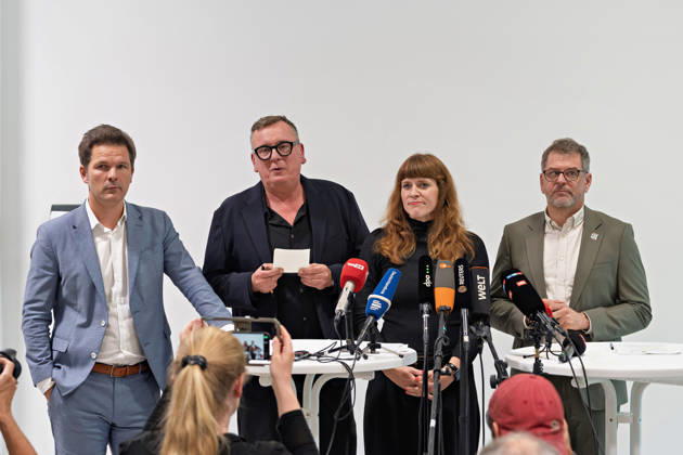 Berlin, October 8, 2026 Steffen Krach (SPD, left), Kerstin Wolter Ehling (Die Linke, second from the right, and Werner Graf, Alliance 90 The Greens, on the right, stand in the foyer of the Haus der Statistik after their parties’ preliminary talks have concluded, delivering a joint press statement to the media. Press statement by The Left, The Greens, and the SPD in Berlin