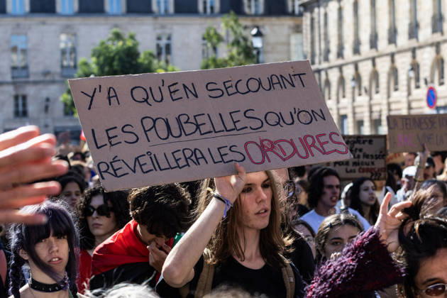 Students Demonstration Over Education Conditions - Bordeaux High school students demonstrate in the streets during a nationwide mobilization calling for more resources and improved conditions in school, in Bordeaux, France, on October 8, 2026. Photo by Margot Le Gonidec ABACAPRESS.COM Bordeaux France Copyright: xLexGonidecxMargot ABACAx