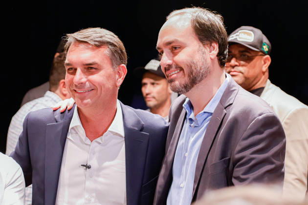 BRASiLIA, DF - 08.10.2026: FLaVIO MEETS WITH POLITICIANS FROM THE PL - Presidential candidate Flavio Bolsonaro meets with PL deputies and governors elected this Thursday (October 8th) at the Brasil 21 building. x3026724x  JoaoxPedroxCarvalho