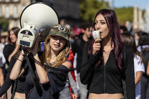 Students Demonstration Over Education Conditions - Bordeaux High school students demonstrate in the streets during a nationwide mobilization calling for more resources and improved conditions in school, in Bordeaux, France, on October 8, 2026. Photo by Margot Le Gonidec ABACAPRESS.COM Bordeaux France Copyright: xLexGonidecxMargot ABACAx