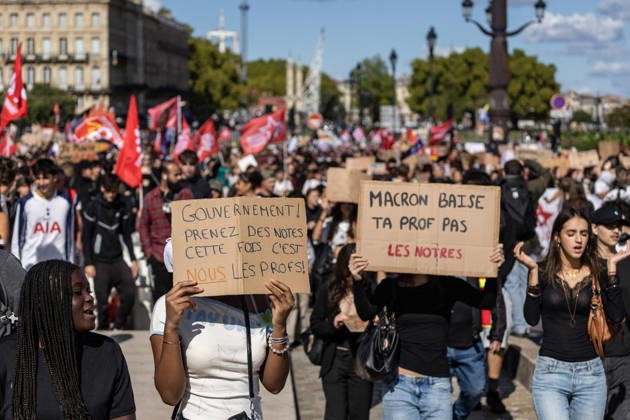 Students Demonstration Over Education Conditions - Bordeaux High school students demonstrate in the streets during a nationwide mobilization calling for more resources and improved conditions in school, in Bordeaux, France, on October 8, 2026. Photo by Margot Le Gonidec ABACAPRESS.COM Bordeaux France Copyright: xLexGonidecxMargot ABACAx