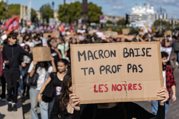 Students Demonstration Over Education Conditions - Bordeaux High school students demonstrate in the streets during a nationwide mobilization calling for more resources and improved conditions in school, in Bordeaux, France, on October 8, 2026. Photo by Margot Le Gonidec ABACAPRESS.COM Bordeaux France Copyright: xLexGonidecxMargot ABACAx
