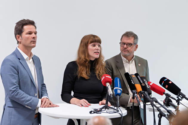 Berlin, October 8, 2026 Kerstin Wolter Ehling, The Left, M speaks alongside Steffen Krach (SPD, left) and Werner Graf (Alliance 90 The Greens, right) during a joint press statement following the conclusion of their parties’ preliminary talks in the foyer of the Haus der Statistik. Press statement by The Left, The Greens, and the SPD in Berlin
