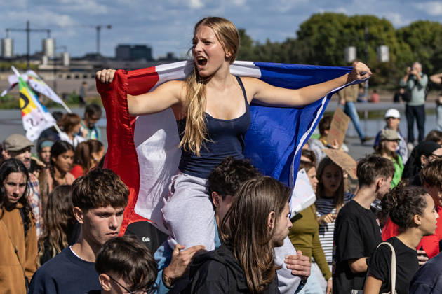 Students Demonstration Over Education Conditions - Bordeaux High school students demonstrate in the streets during a nationwide mobilization calling for more resources and improved conditions in school, in Bordeaux, France, on October 8, 2026. Photo by Margot Le Gonidec ABACAPRESS.COM Bordeaux France Copyright: xLexGonidecxMargot ABACAx