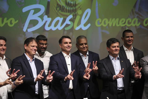 Brazilian presidential candidate Flavio Bolsonaro of the Liberal Party BRASILIA, BRAZIL - OCTOBER 08 : Brazilian presidential candidate Flavio Bolsonaro of the Liberal Party (PL) poses for a photo during a meeting with elected governors ahead of the presidential runoff election, in Brasilia, Brazil on October 08, 2026. Mateus Bonomi Anadolu Brasilia Brazil. Editorial use only. Please get in touch for any other usage. Copyright: x2026xAnadoluxMateusxBonomix