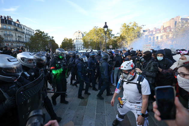 Clashes With Police During Students Protest - Paris Clash between high-school students and policemen during high-school students demonstration at Place de la Bastille, in Paris, France on October 8, 2026, as part of a nationwide protest movement over learning conditions. Since late September, pupils have barred the entrances to hundreds of schools, complaining of teacher absences, overloaded timetables, dilapidated classrooms and buildings ill-adapted to rising temperatures, among other grievances. Photo by Raphael Lafargue ABACAPRESS.COM Paris France Copyright: xLafarguexRaphael ABACAx