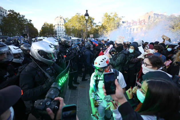 Clashes With Police During Students Protest - Paris Clash between high-school students and policemen during high-school students demonstration at Place de la Bastille, in Paris, France on October 8, 2026, as part of a nationwide protest movement over learning conditions. Since late September, pupils have barred the entrances to hundreds of schools, complaining of teacher absences, overloaded timetables, dilapidated classrooms and buildings ill-adapted to rising temperatures, among other grievances. Photo by Raphael Lafargue ABACAPRESS.COM Paris France Copyright: xLafarguexRaphael ABACAx