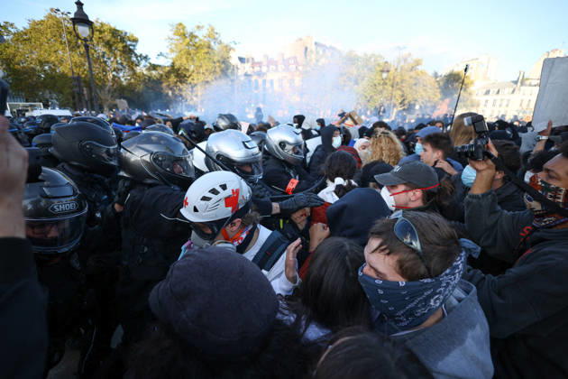 Clashes With Police During Students Protest - Paris Clash between high-school students and policemen during high-school students demonstration at Place de la Bastille, in Paris, France on October 8, 2026, as part of a nationwide protest movement over learning conditions. Since late September, pupils have barred the entrances to hundreds of schools, complaining of teacher absences, overloaded timetables, dilapidated classrooms and buildings ill-adapted to rising temperatures, among other grievances. Photo by Raphael Lafargue ABACAPRESS.COM Paris France Copyright: xLafarguexRaphael ABACAx