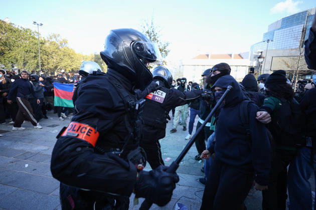 Clashes With Police During Students Protest - Paris Clash between high-school students and policemen during high-school students demonstration at Place de la Bastille, in Paris, France on October 8, 2026, as part of a nationwide protest movement over learning conditions. Since late September, pupils have barred the entrances to hundreds of schools, complaining of teacher absences, overloaded timetables, dilapidated classrooms and buildings ill-adapted to rising temperatures, among other grievances. Photo by Raphael Lafargue ABACAPRESS.COM Paris France Copyright: xLafarguexRaphael ABACAx
