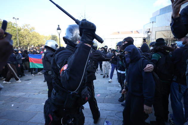 Clashes With Police During Students Protest - Paris Clash between high-school students and policemen during high-school students demonstration at Place de la Bastille, in Paris, France on October 8, 2026, as part of a nationwide protest movement over learning conditions. Since late September, pupils have barred the entrances to hundreds of schools, complaining of teacher absences, overloaded timetables, dilapidated classrooms and buildings ill-adapted to rising temperatures, among other grievances. Photo by Raphael Lafargue ABACAPRESS.COM Paris France Copyright: xLafarguexRaphael ABACAx