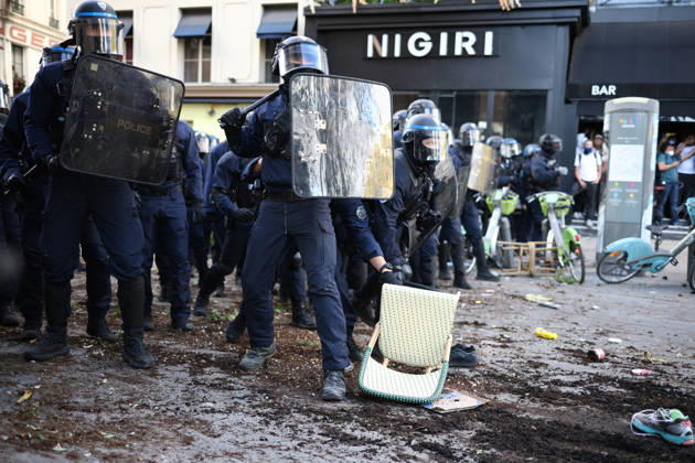 Clashes With Police During Students Protest - Paris Clash between high-school students and policemen during high-school students demonstration at Place de la Bastille, in Paris, France on October 8, 2026, as part of a nationwide protest movement over learning conditions. Since late September, pupils have barred the entrances to hundreds of schools, complaining of teacher absences, overloaded timetables, dilapidated classrooms and buildings ill-adapted to rising temperatures, among other grievances. Photo by Raphael Lafargue ABACAPRESS.COM Paris France Copyright: xLafarguexRaphael ABACAx