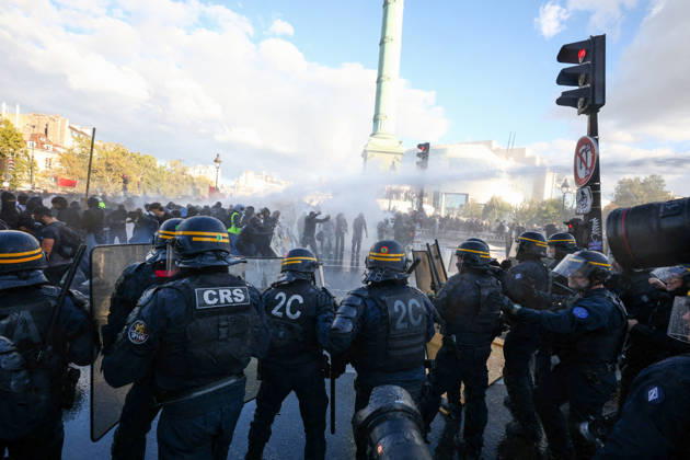 Clashes With Police During Students Protest - Paris Clash between high-school students and policemen during high-school students demonstration at Place de la Bastille, in Paris, France on October 8, 2026, as part of a nationwide protest movement over learning conditions. Since late September, pupils have barred the entrances to hundreds of schools, complaining of teacher absences, overloaded timetables, dilapidated classrooms and buildings ill-adapted to rising temperatures, among other grievances. Photo by Raphael Lafargue ABACAPRESS.COM Paris France Copyright: xLafarguexRaphael ABACAx