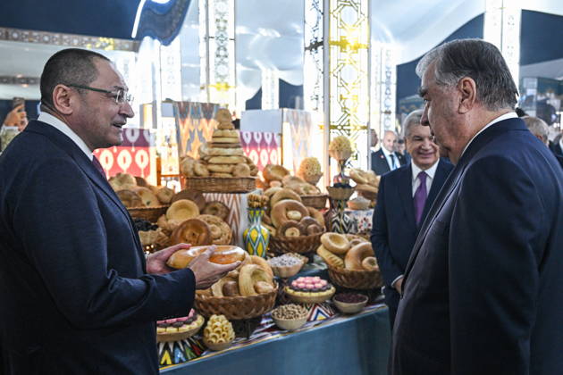 TURKMENISTAN, BALKAN PROVINCE - OCTOBER 8, 2026: Emomali Rahmon (R front), President of Tajikistan, visits a traditional food festival in the Awaza National Tourist Zone on the sidelines of a meeting of the CIS (Commonwealth of Independent States) Council of Heads of State in Turkmenbasy Turkmenistan - ZUMAt113 20261008_zaa_t113_630 Copyright: xSergeixBobylevx