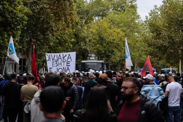 Tensions at Albanian Parliament over territorial reform TIRANA, ALBANIA OCTOBER 8, 2026: Citizens, local activists and supporters of the opposition gather outside the Albanian Parliament as lawmakers debate and vote on proposed changes to the country™s administrative-territorial division. The reform proposes reducing the number of municipalities from 61 to 46 through the merger of 15 existing municipalities, including DivjakÃ«, Polican and Memaliaj. Residents and representatives of municipalities affected by the proposed changes joined the protest, calling for their municipalities to be preserved. Protesters displayed banners and slogans opposing the proposed mergers. Tensions escalated between protesters and police, with reports of Copyright: x xVlasovxSulajx xJNAxPressx