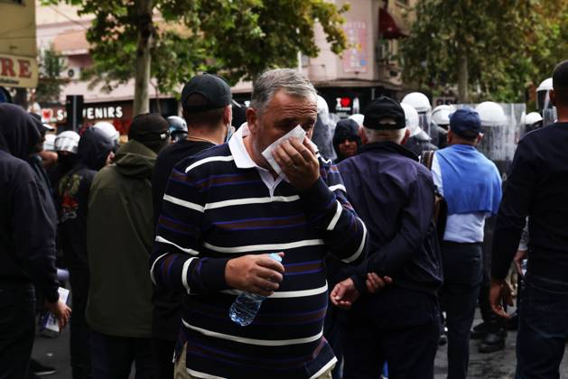 Tensions at Albanian Parliament over territorial reform TIRANA, ALBANIA OCTOBER 8, 2026: Citizens, local activists and supporters of the opposition gather outside the Albanian Parliament as lawmakers debate and vote on proposed changes to the country™s administrative-territorial division. The reform proposes reducing the number of municipalities from 61 to 46 through the merger of 15 existing municipalities, including Divjakë, Polican and Memaliaj. Residents and representatives of municipalities affected by the proposed changes joined the protest, calling for their municipalities to be preserved. Protesters displayed banners and slogans opposing the proposed mergers. Tensions escalated between protesters and police, with reports of Copyright: x xVlasovxSulajx xJNAxPressx