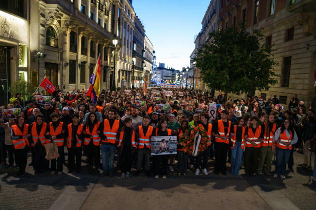 Farewell, Maricarmen Protest from Puerta del Sol to Maricarmen’s Home Hundreds of people took part in the Farewell, Maricarmen protest, marching from Puerta del Sol to Maricarmen’s home, on October 8, 2026, in Madrid, Spain. Many people have left candles, flowers, and signs of encouragement next to the doorway from which Maricarmen was evicted two weeks ago, hours after news broke of the death of the 87-year-old woman. To profit from homes is to traffic in lives. Let housing cost no more lives. Thank you, Maricarmen, reads one of the messages of gratitude. OCTOBER 8, 2026 PROTEST MARCH MARICARMEN TRIBUTE EVICTION EVICTED WOMAN Madrid, Spain  Copyright: xMatiasxChiofalox 7830023