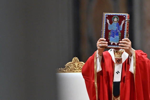 IPA89439175 - Italy, Rome, Vatican, October 8, 2026: Pope Leo XIV celebrates Holy Mass for the start of the academic year at the Pontifical Universities in St. Peter s Basilica in the Vatican. Photograph by ALESSIA GIULIANI Catholic Press Photo  Copyright: xx xAlessiaxGiuliani Catholipressphox IPA89439175