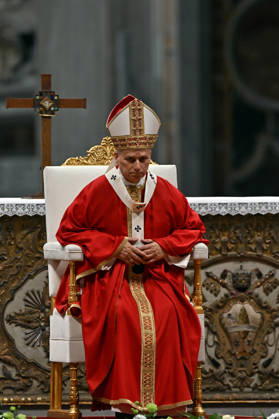 IPA89439187 - Italy, Rome, Vatican, October 8, 2026: Pope Leo XIV celebrates Holy Mass for the academic year at the Pontifical Universities in St. Peter s Basilica in the Vatican. Photograph by ALESSIA GIULIANI Catholic Press Photo  Copyright: xx xAlessiaxGiuliani Catholipressphox IPA89439187