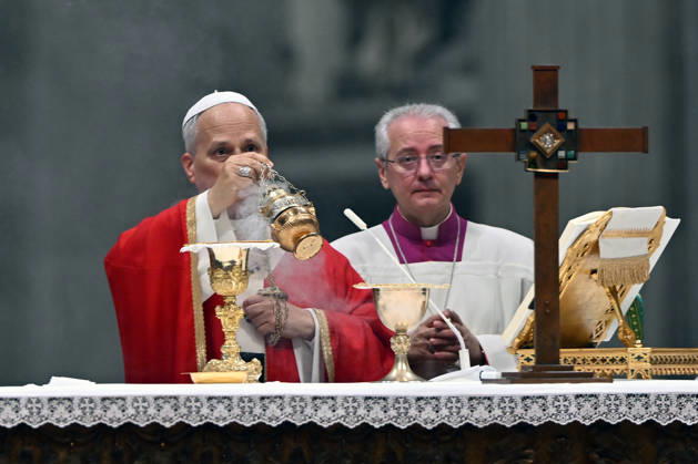 IPA89439168 - Italy, Rome, Vatican, October 8, 2026: Pope Leo XIV celebrates Holy Mass for the academic year at the Pontifical Universities in St. Peter s Basilica in the Vatican. Photograph by ALESSIA GIULIANI Catholic Press Photo  Copyright: xx xAlessiaxGiuliani Catholipressphox IPA89439168